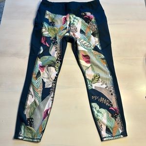 Athleta Oasis Contender 7/8 Tight in Lagoon Teal Size Large